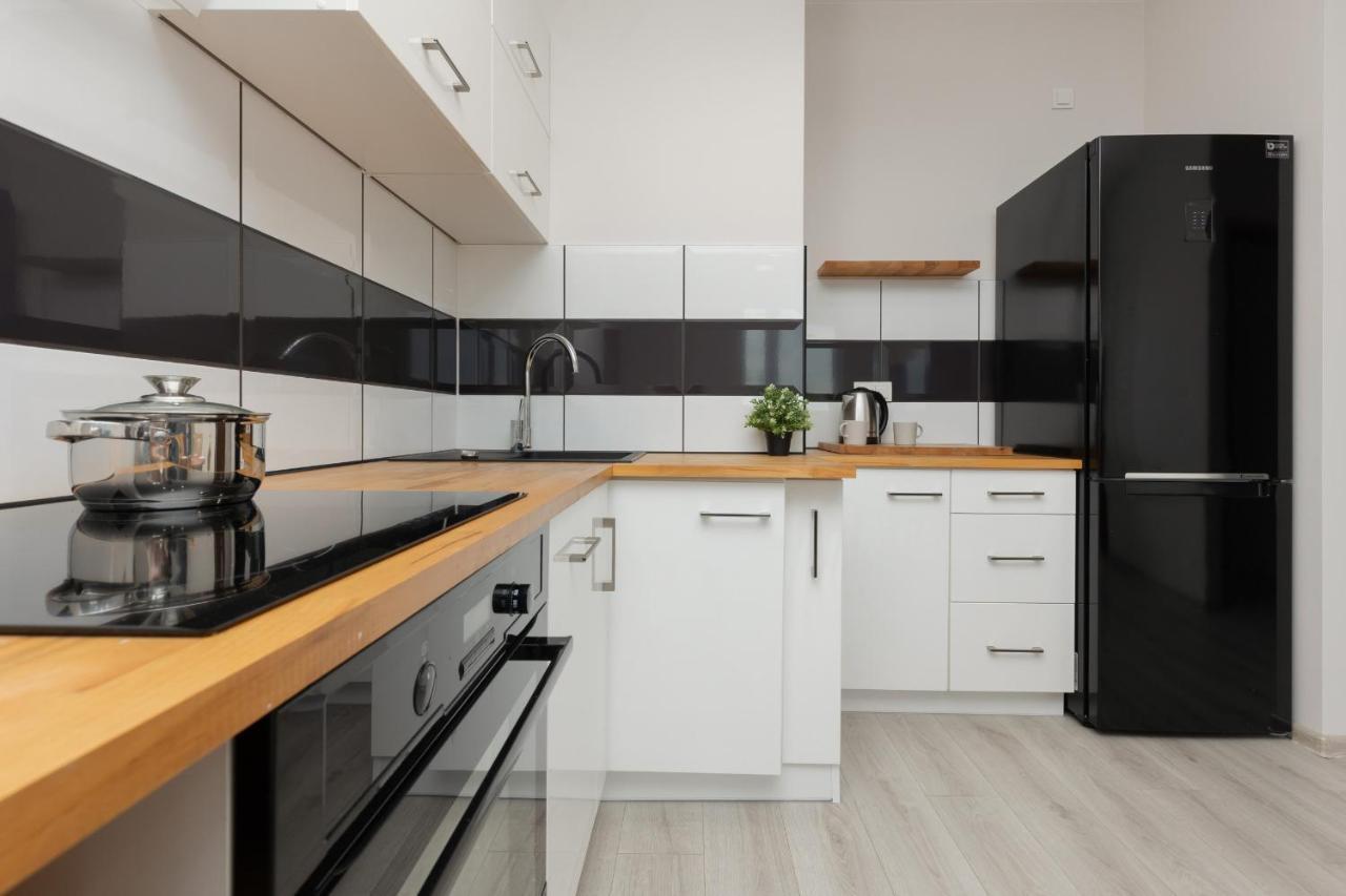 Apartament Urban Wings - Airport With Parking & Balcony By Renters