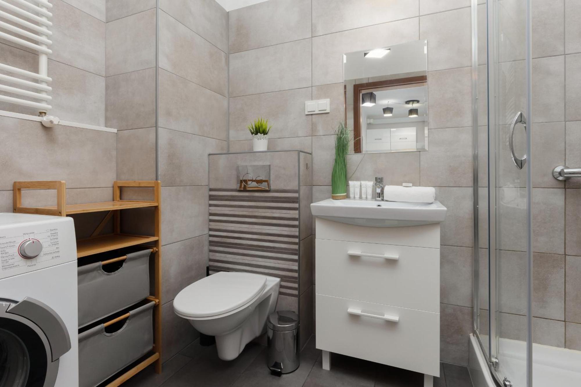 Urban Wings - Airport With Parking & Balcony By Renters Apartament *